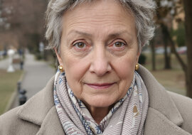 Synowa powiedziała, że mam się nie wtrącać w ich wychowanie. A przecież tylko przytuliłam wnuczkę, gdy płakała