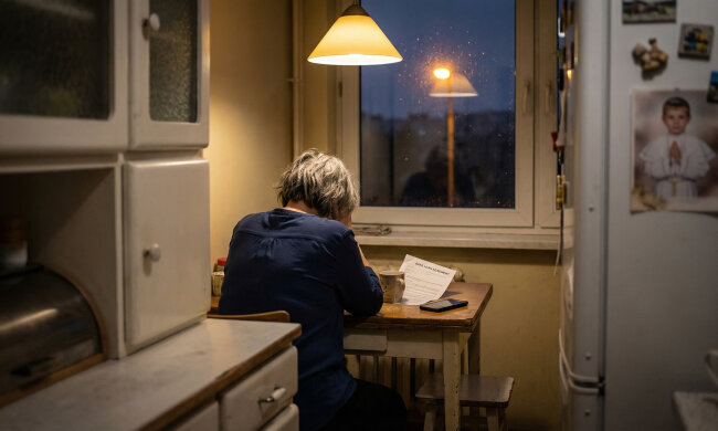 Syn brał ślub i poprosił, żebym dołożyła się do wesela - piętnaście tysięcy, bo chcieli coś "na poziomie". Wzięłam pożyczkę, bo tyle nie miałam. Po roku zapytałam, kiedy zaczną oddawać. Synowa odpowiedziała