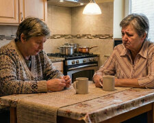 Sąsiadka, z którą piłam kawę co tydzień od dziesięciu lat, nagle przestała otwierać drzwi. Dowiedziałam się dlaczego dopiero na zebraniu wspólnoty