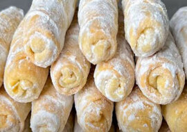 Kruche ciasto - rurki z nadzieniem orzechowym