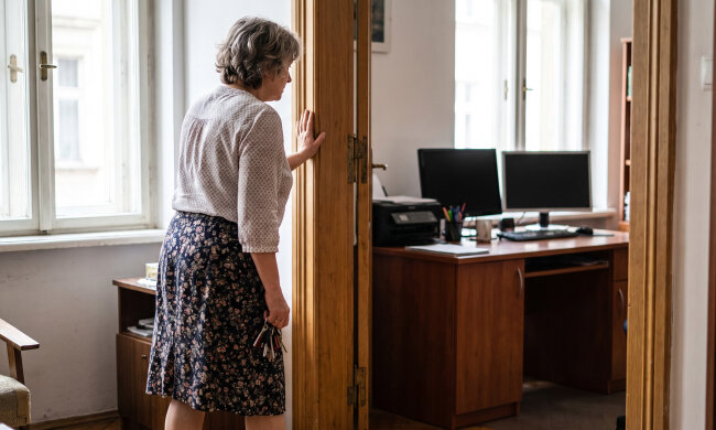 Na czas sanatorium zostawiłam córce klucze - podlać kwiaty i wyjąć pocztę. Wróciłam po trzech tygodniach: w dużym pokoju biurko zięcia, drukarka i regał na segregatory, moja wersalka wyniesiona do małego
