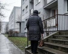 "Mamo, to tylko formalność". Syn poprosił o pożyczkę na mieszkanie. Podpisałam się jako poręczyciel. Po roku przestał spłacać kredyt, a bank zadzwonił do mnie
