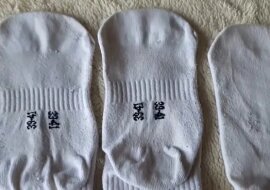 Skuteczny sposób mycia białych skarpetek do bieli. Zobacz