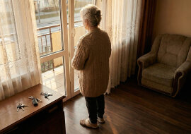 Syn z żoną zamieszkali u mnie na czas remontu. Remont skończył się rok temu. Wczoraj synowa powiedziała, że powinnam spać w mniejszym pokoju, bo im jest ciasno