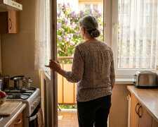 Czterdziestoletnia córka wróciła do mnie "na tydzień", bo pokłóciła się z mężem. Po dwóch miesiącach zadzwonił jej mąż z pytaniem, kiedy wróci. Odpowiedziała mu przy mnie: "Nie wiem, mama potrzebuje pomocy". Nie prosiłam o żadną pomoc