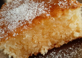 Delikatny i niesamowicie smaczny mannik bez mąki