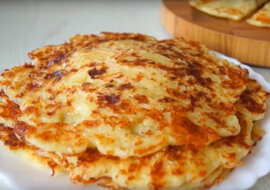 Placki serowe z mlekiem: świetne śniadanie lub przekąska