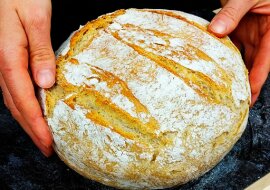 Nie kupuję już więcej chleba: piekę go, używając prostej receptury, bez wyrabiania ciasta rękami