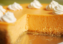 Delikatny puding z dyni ze śmietanką i cynamonem