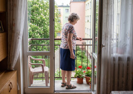 Kiedy syn się rozwodził, zabronił mi trzymać z Anią, byłą synową - "to obca osoba". Ania i tak w każdą środę zostawia mi pod drzwiami mleko i pieczywo. W moje urodziny zapukała z wnukami. Syn nie zadzwonił