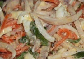 Niesamowita sałatka z kalmarem i marchewką po koreańsku