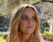 Owocowy sad: Reese Witherspoon przymierzyła jeden z najgorętszych wzorów lata 2021