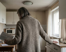 Brat wziął pożyczkę na mój dowód osobisty. Dowiedziałam się dopiero, gdy przyszło pismo z sądu. Mama wie o wszystkim - i prosi, żebym nie robiła afery, bo "rodzina to rodzina"