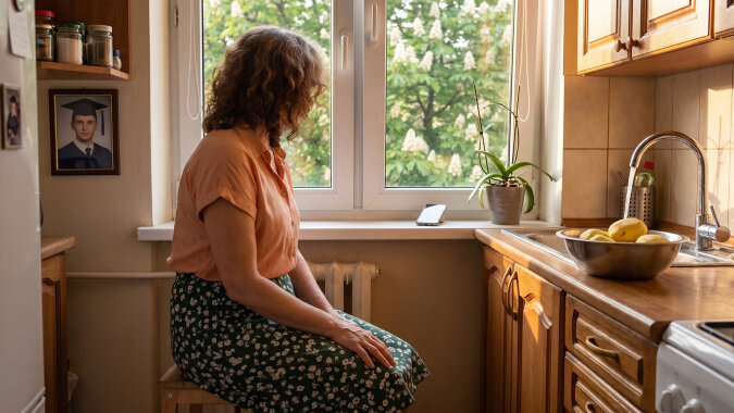 Mąż odszedł, kiedy syn miał osiem lat - "nie nadaję się do pieluch i lekcji". Sama spłaciłam mieszkanie, syn skończył medycynę. W piątek były mąż zadzwonił pierwszy raz od czternastu lat: czy syn "nie mógłby go przyjąć bez kolejki, na kardiologię"