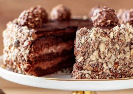 Tort Ferrero Rocher. Pyszny i idealny na każdą okazję