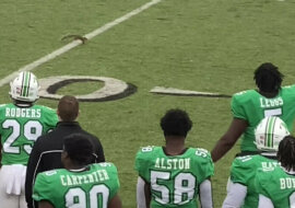Wiewiórka wybiegła na boisko i zachwyciła cały stadion. Wideo