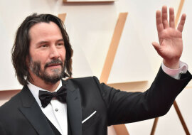 56-letni Keanu Reeves został zauważony podczas deszczu w Berlinie