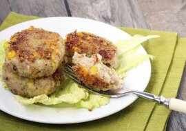 Kotleciki warzywne. Charakteryzują się chrupiącą, rumianą skórką i delikatnym, rozpływającym się w ustach nadzieniem