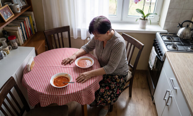 We wrześniu przyszedł kominiarz z dorocznym przeglądem. Ucieszył się na widok męża, że drugi raz w tym tygodniu się widzą - w piątek robił przegląd "u pana", na Konopnickiej. Mąż mówi, że na Konopnickiej "nikogo nie zna"