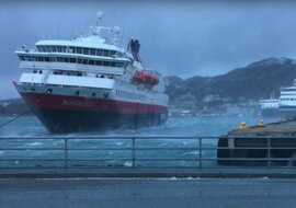 Jak statek wycieczkowy zacumował podczas potężnej burzy: wideo