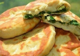 Miękkie bułeczki na kefirze ze szczypiorkiem i jajkiem