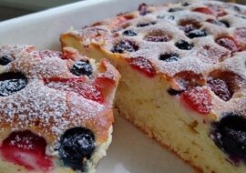 Ekspresowe ciasto na maślance z owocami bez miksowania. Pycha