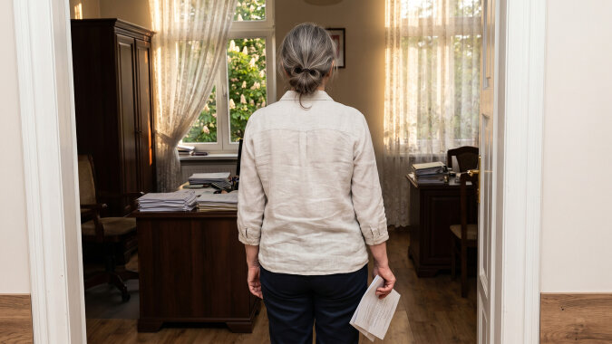 Matka zostawiła testament w kopercie u notariusza. Brat otworzył go pierwszy i powiedział, że "mama wszystko podzieliła po równo". Notariusz zadzwonił do mnie tydzień później. W testamencie nie było ani słowa o równym podziale.