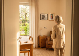 Córka z zięciem budują dom. Co miesiąc dzwonią po pieniądze - raz na glazurę, raz na ogrodzenie. Daję, bo to moja córka. W zeszłą niedzielę pojechałam zobaczyć dom