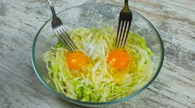 Kapusta i 2 jajka. Pyszny obiad z prostych składników