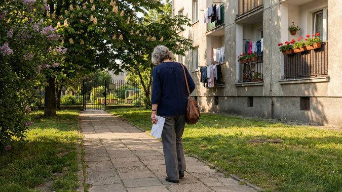 Matka dała mi przed śmiercią kopertę i powiedziała, żebym otworzyła ją, kiedy brat zacznie mówić o spadku. Brat zaczął mówić w dwa tygodnie po pogrzebie. Otworzyłam kopertę