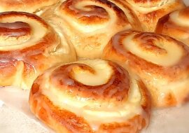 Cytrusowe „loki” z delikatnym nadzieniem twarogowym