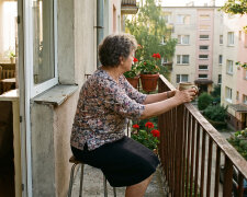 Córka poprosiła, żebym przenocowała jej koleżankę z pracy - "na miesiąc, póki znajdzie coś swojego". W środę sąsiadka zapytała, czy córka "oddaje mi chociaż połowę z tego tysiąca, bo Magda mówiła, że płaci jej co miesiąc"