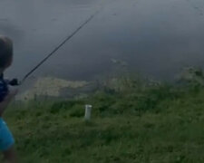 Aligator zwinął połów siedmioletniego rybaka. Wideo