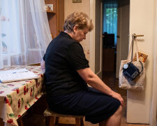Na stypie po mamie pani Wiesia z parteru złapała mnie za rękę i powiedziała, że dobrze, że mieszkanie zostaje w rodzinie. "Mama mówiła, że jak u notariusza przepisała je na Mirka, to wreszcie mogła spać spokojnie"