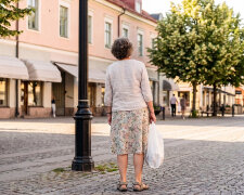 Wnuk śmieje się, że fotografuję telefonem "wszystko po kolei" - bociany, targ, zalew. Pani z biblioteki namówiła mnie, żeby wysłać trzy zdjęcia na miejski konkurs "Moje miasto w obiektywie"