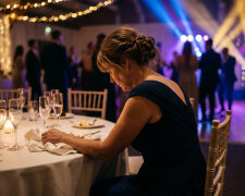 Po śmierci mamy siostra wzięła "na przechowanie" jej obrączkę i pierścionek zaręczynowy. Na weselu córki siostry panna młoda miała na palcu pierścionek babci. Siostra powiedziała tylko, że mama "na pewno by tak chciała"