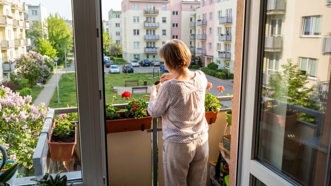 Na osiedlu jestem podobno "od kojarzenia" - trzy pary przez dwa lata, w tym pan z apteki i wdowa spod dziewiątki. Wczoraj przyszła kobieta z bloku obok zapytać, czy nie znam kogoś porządnego
