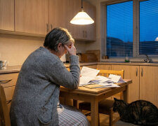 Poręczyłam zięciowi kredyt na samochód, bo córka prosiła ze łzami w oczach. Rozstali się po roku. Córka mówi: „Mamo, przepraszam, ale ja nic nie mogę zrobić"