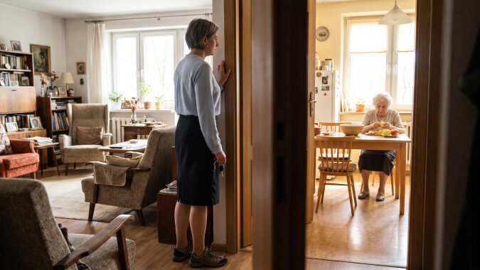 Brat powiedział, żeby nie przyjeżdżać - mama już nikogo nie poznaje. W niedzielę przyjechałam bez zapowiedzi. Mama obierała jabłka na szarlotkę