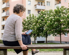 Kiedy urodziła się trzecia wnuczka, powiedziałam wprost: kocham was, ale niańką na etat nie będę - swoje wychowałam. W niedzielę przychodzą wszyscy na obiad i nikt już nie patrzy na mnie jak na etat