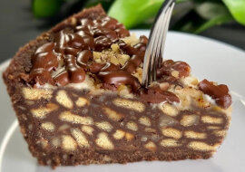 Tort czekoladowy: bez pieczenia i bez dodatku żelatyny