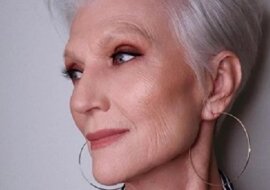 Mama Elona Muska była kiedyś otyła, a teraz ma 72 lata i wygląda świetnie