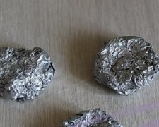 Wyrzuciłem parowar, żeby zrobić miejsce w kuchni i zastąpiłem go trzema kulkami folii. Oto jak to działa.
