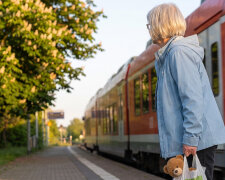Syn wyjechał do Anglii dziesięć lat temu. Dzwonił raz na Wielkanoc, dwoma zdaniami. W styczniu zadzwonił w zwykły wtorek i powiedział, że wraca - chce, żebym poznała wnuka, zanim pójdzie do szkoły