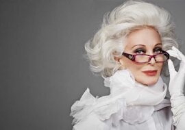 Popularna modelka w starszym wieku pokazała zdjęcia ze swojej młodości. Na pewno widziałeś już co najmniej niejedno z nich