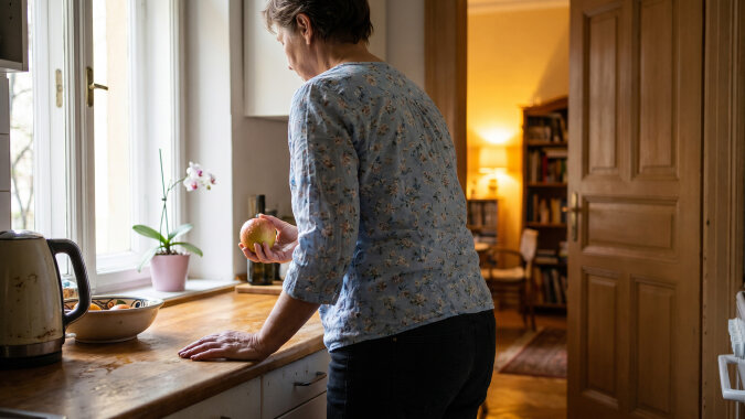 Codziennie od września odbieram wnuki ze szkoły i siedzę z nimi do wieczora. Wczoraj przez uchylone drzwi usłyszałam, jak córka mówi koleżance: "Dobrze, że mam matkę, niania by mnie zrujnowała"