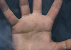 Otwórz dłoń, a środkowy palec opowie coś ważnego o Tobie