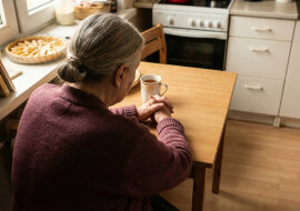 Wnuczka zadzwoniła z płaczem, że potrzebuje pieniędzy na czynsz, bo inaczej ją wyrzucą. Przelałam ostatnie oszczędności tego samego dnia. Wieczorem córka napisała mi, że wnuczka wcale nie ma zaległości
