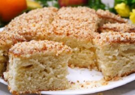 Porowate i pulchne, szybkie ciasto do herbaty na mleku