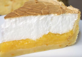 Delikatny tort z pomarańczą. Pyszny deser do herbaty